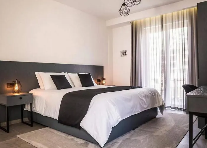 ゲストハウス The Valley 8 With Parking On Premises 4*